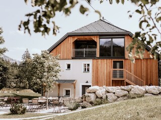 Hotel Eingangsbereich mit Garten