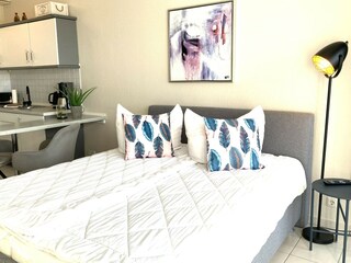 Das komfortable Doppelbett.