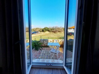 Schlafzimmer 2 mit Zugang zur Terrasse