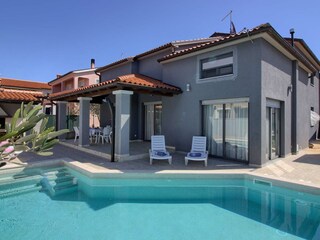 Schöne Villa mit Pool