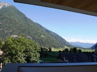 Ausblick  vom Balkon über Tauferer Boden zum Kronpl