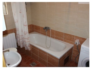 Badezimmer mit Badewanne