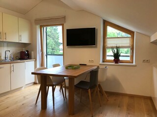 Wohn- und Esszimmer mit Küche