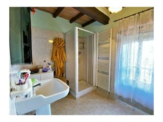 Badezimmer mit Dusche