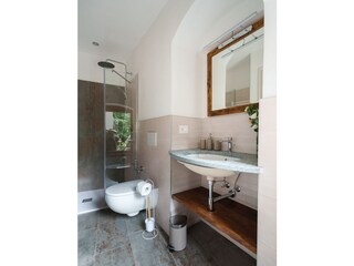 Dieses Bad ist für die Bewohner des Master Bedrooms