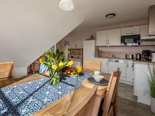 Stilvolle Holzmöbel, maritime Deko