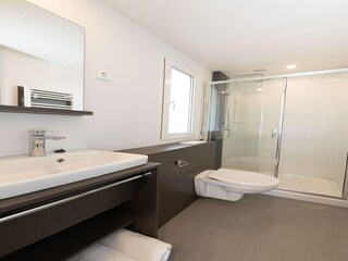 Trailer Bayerbach Features 14