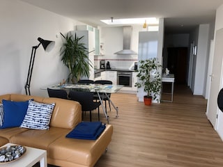 offene Küche mit Ess-und Wohnzimmer