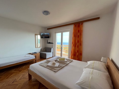 Apartment One bedroom apartment with terrace Ivan Dolac, Hvar A-22459-b