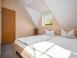 Schlafzimmer mit Doppelbett