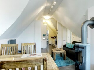 Blick von der Essecke in den Wohnbereich