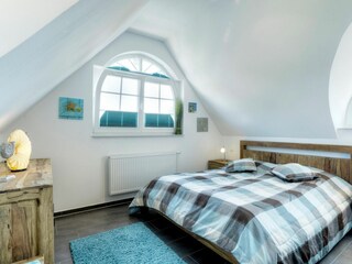 Schlafzimmer mit Doppelbett