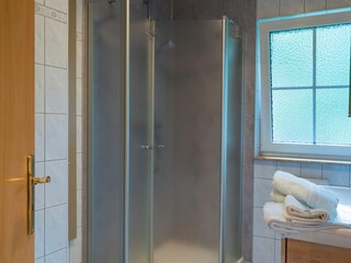 Badezimmer mit Dusche