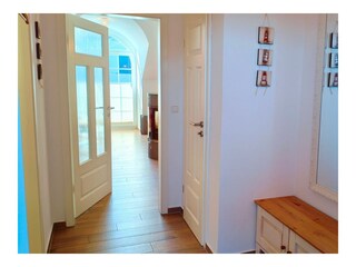 Eingangsbereich mit Blick zum Wohnzimmer