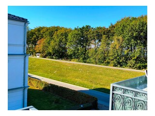 Blick vom Balkon auf die Deichpromenade
