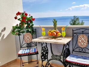 Two bedroom apartment near beach Krilo Jesenice, Omiš A-15145-c