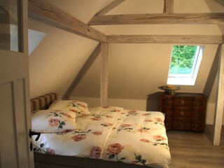 Schlafzimmer mit Doppelbett