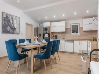 Villa Lecevica Features 15