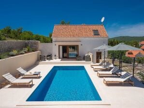 Familienvilla in Kreševo mit beheiztem Pool