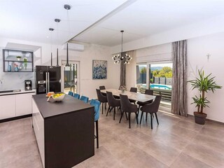 Villa Sestanovac Características 33