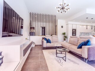 Villa Sestanovac Features 10