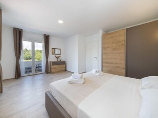 Villa Zmijavci Características 25