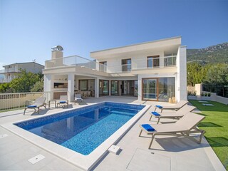 Villa Kaštel Lukšić Outdoor Recording 1