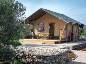 Insel-Glamping für 4 Personen mit Whirlpool