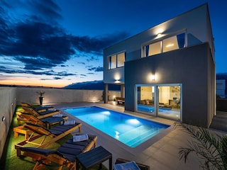 Villa Razanac Outdoor Recording 2