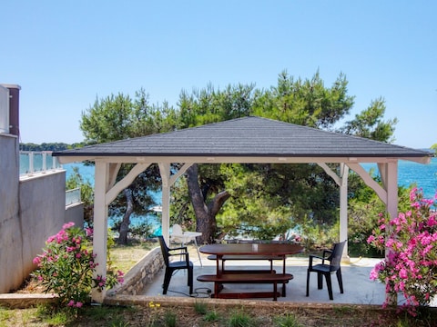 Apartment One bedroom apartment near beach Brodarica, Šibenik A-15270-a