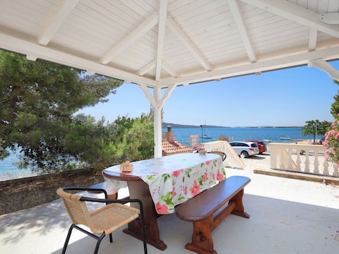 Apartment One bedroom apartment near beach Brodarica, Šibenik A-15270-d