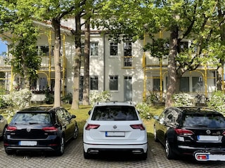 mit Parkplatz direkt vor der Wohnung