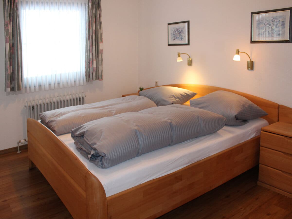 Schlafzimmer mit Doppelbett