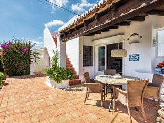 Vorgarten mit Terrasse