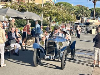 Jährliche Oldtimer Rallye am Hafen von Ste. Maxime