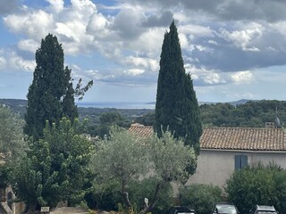 Blick von Grimaud aufs Meer