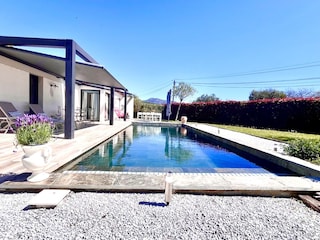 Ein großer Pool im Frühjahr  und Herbst mit Heizung ...