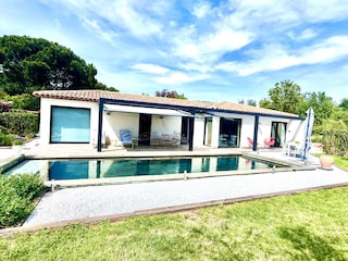 Villa im Grünen total ruhig mit großem Pool - beheizt !