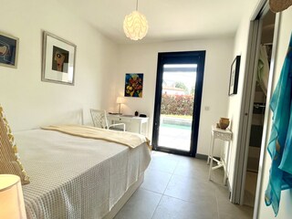 3. Schlafzimmer+Sonnenrollos außen +innen+ Duschbad