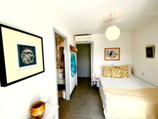Alle Schlafzimmer klimatisiert mit Duschbad anbei