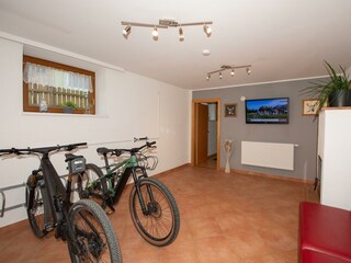 Bikekeller mit Auflademöglichkeit für E-Bikes