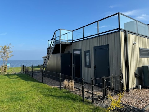Ferienhaus Cube Elite Hafenpanorama mit Dachterrasse und Zaun Haus Nr. 339