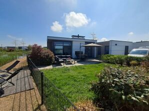 Chalet Land in Sicht mit Zaun Haus Nr. 81