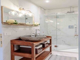 Villa Marlia Features 24