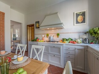 Villa Orentano Features 50