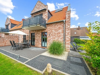 zwei Sonnenterrassen zum Entspannen