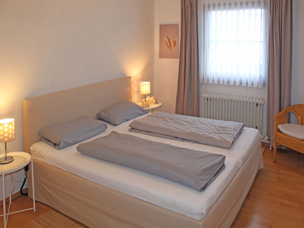 Schlafzimmer mit Doppelbett