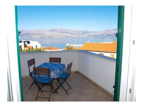 Apartment One bedroom apartment with terrace and sea view Postira, Brač A-17323-c