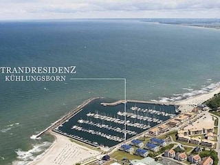Strandresidenz-Kühlungsborn***** ###br###Luftaufnahme vom Hafen und 100m breiten Sandstrand