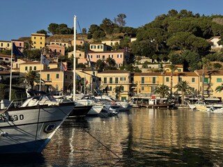 Der Yachthafen von Porto Azzurro